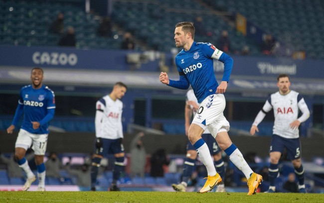 中德佩双脚 中德佩双脚